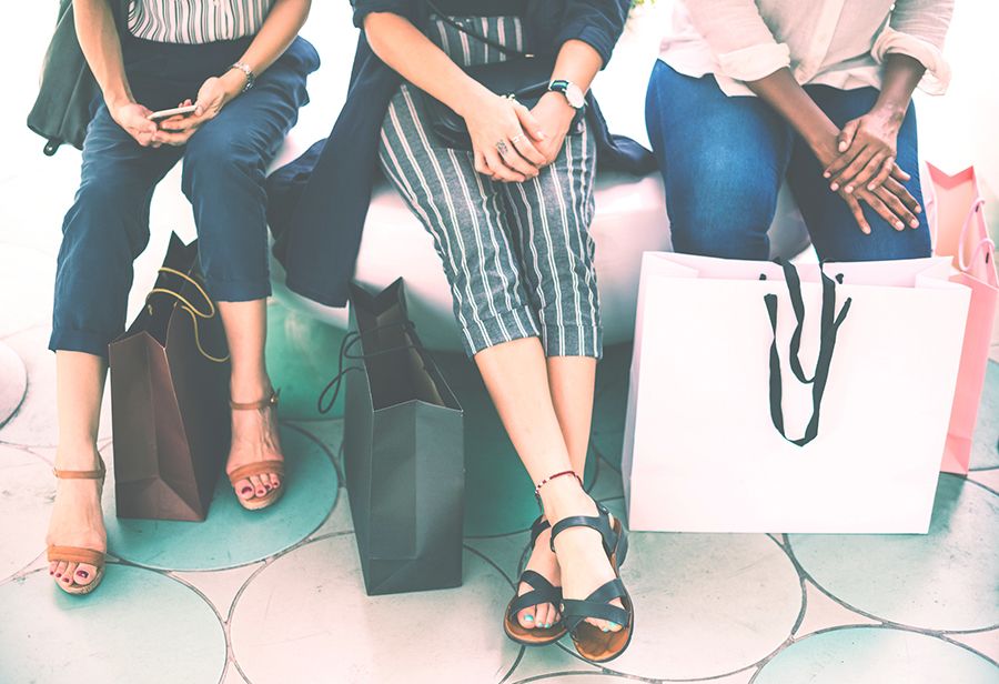 Women with shopping bags